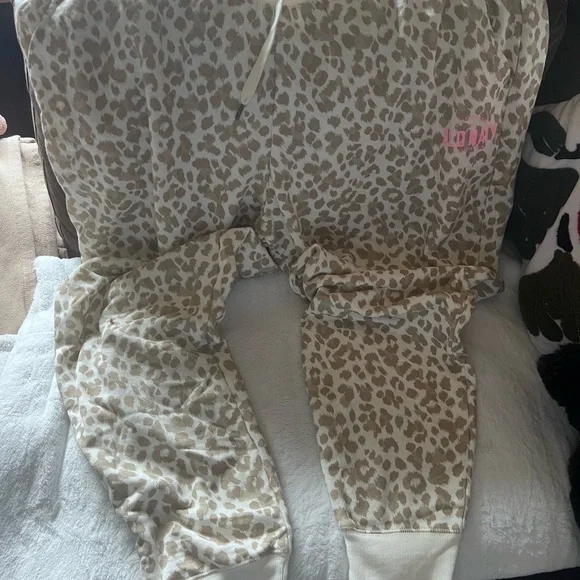 Old Navy Cream and Brown Leopard Print Pants - Picture 4 of 7